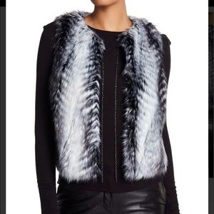 T Tahari Faux Fur Slvless Vest